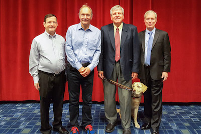 Foto de Jeff Jaffe, CEO W3C; Tim Berners-Lee, diretor do W3C; George Kerscher, presidente do IDPF; Bill McCoy, diretor executivo do IDPF, 